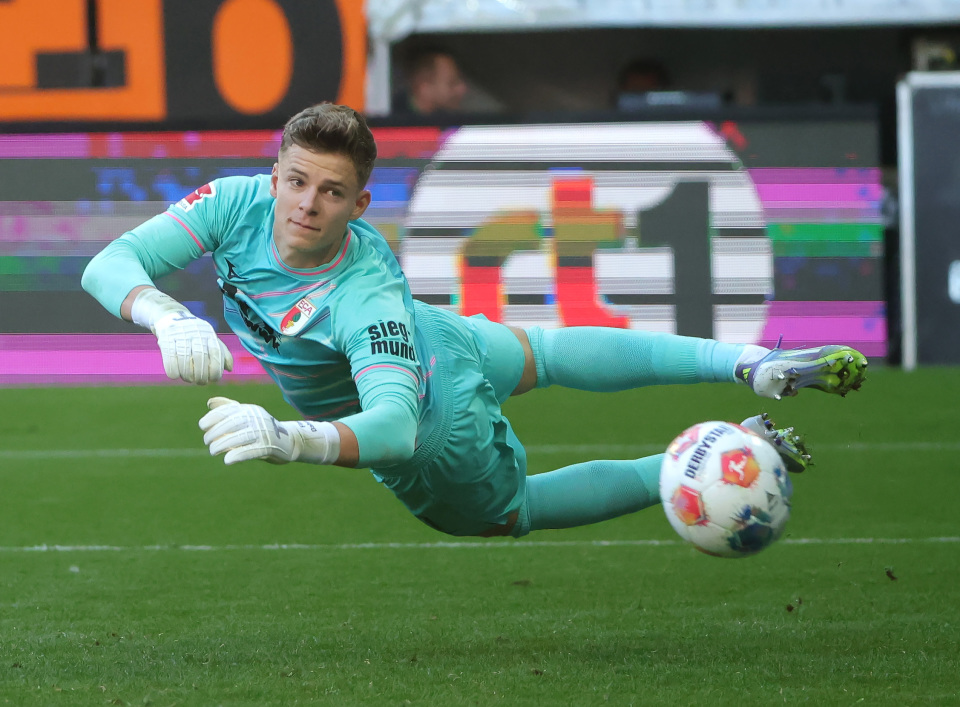 鲁伊兹摄, 赛后致谢球, qaqK