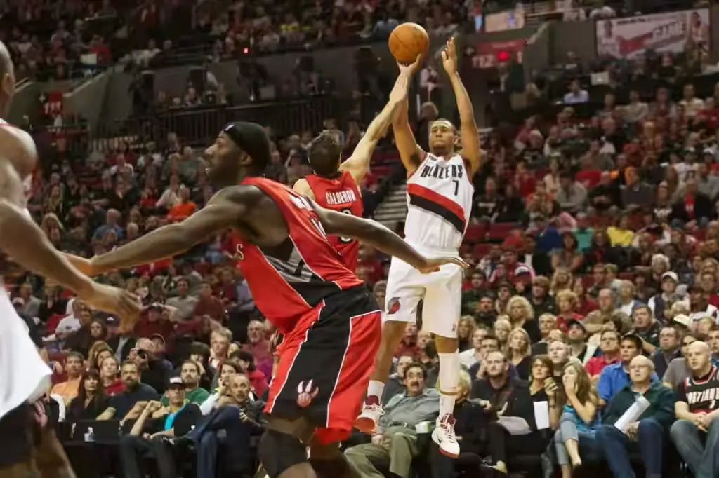 位出色的球, amp, 联盟却因伤