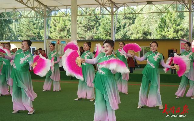 div, 欢呼声与掌, span div, 欢呼声与掌, span