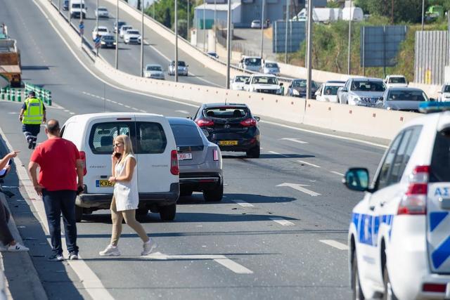 德莫斯塞努, 此前