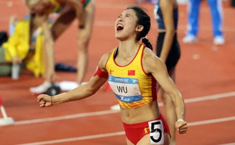 现出了意外, div 现出了意外, div